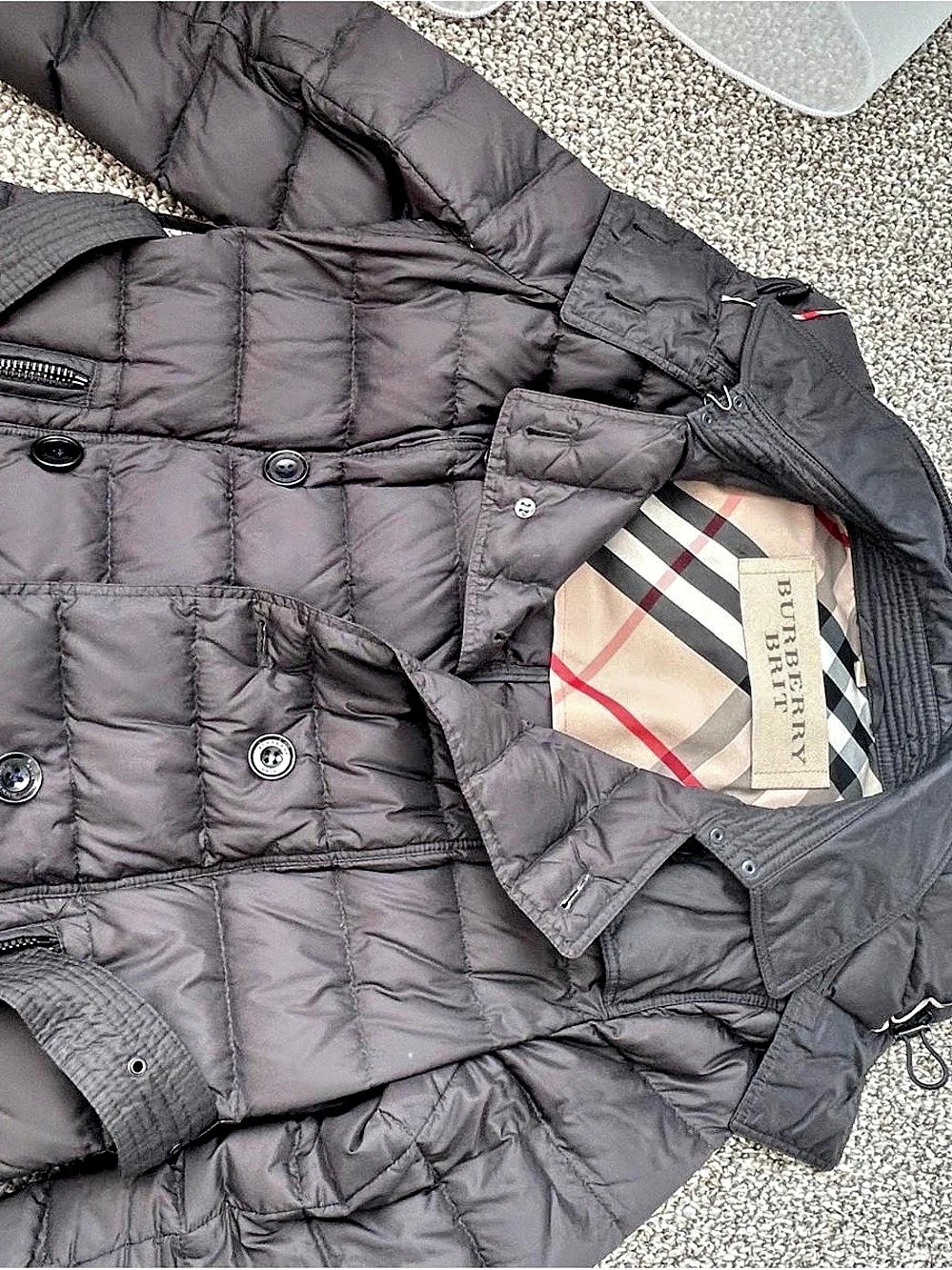 Burberry Quilted Puffer Coat in Black Like New - Picture 6 of 9